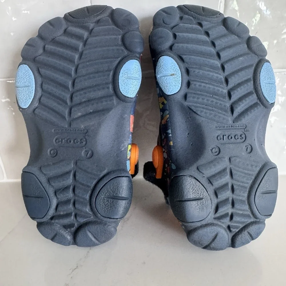 Crocs All‎ Terrain Boys/Unisex size C7 Navy Orange Paint Splatter Waterproof